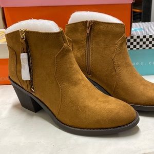 Light brown ankle boots size 6.5